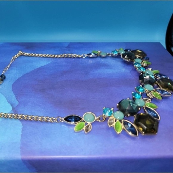 The Limited green blue flower 💠shaped chunky rhinestone gold tone - Picture 14 of 15
